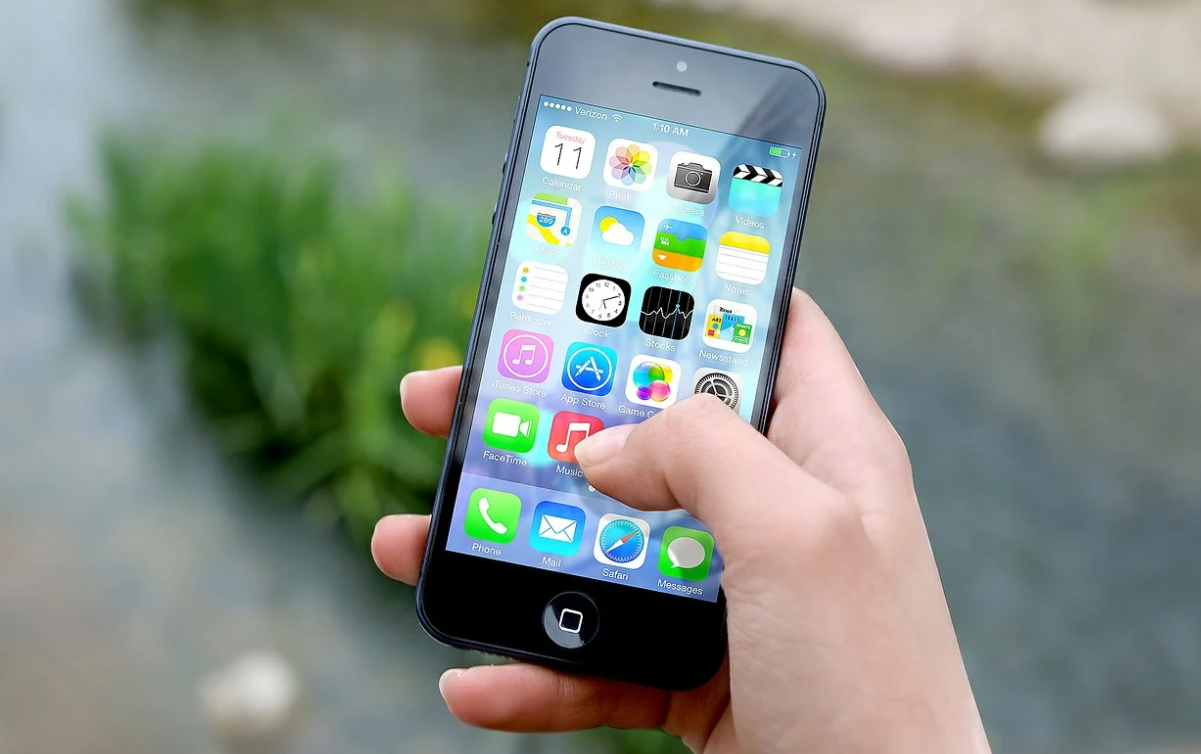 Guide to Un-jailbreak Your iPhone With the Checkra1n App