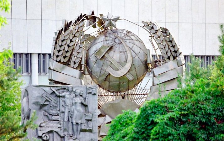 America Versus the Soviet Union: The Technology Race