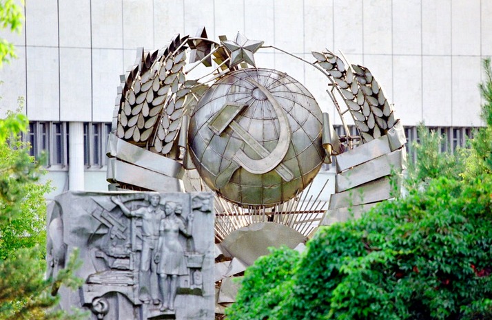 America Versus the Soviet Union: The Technology Race