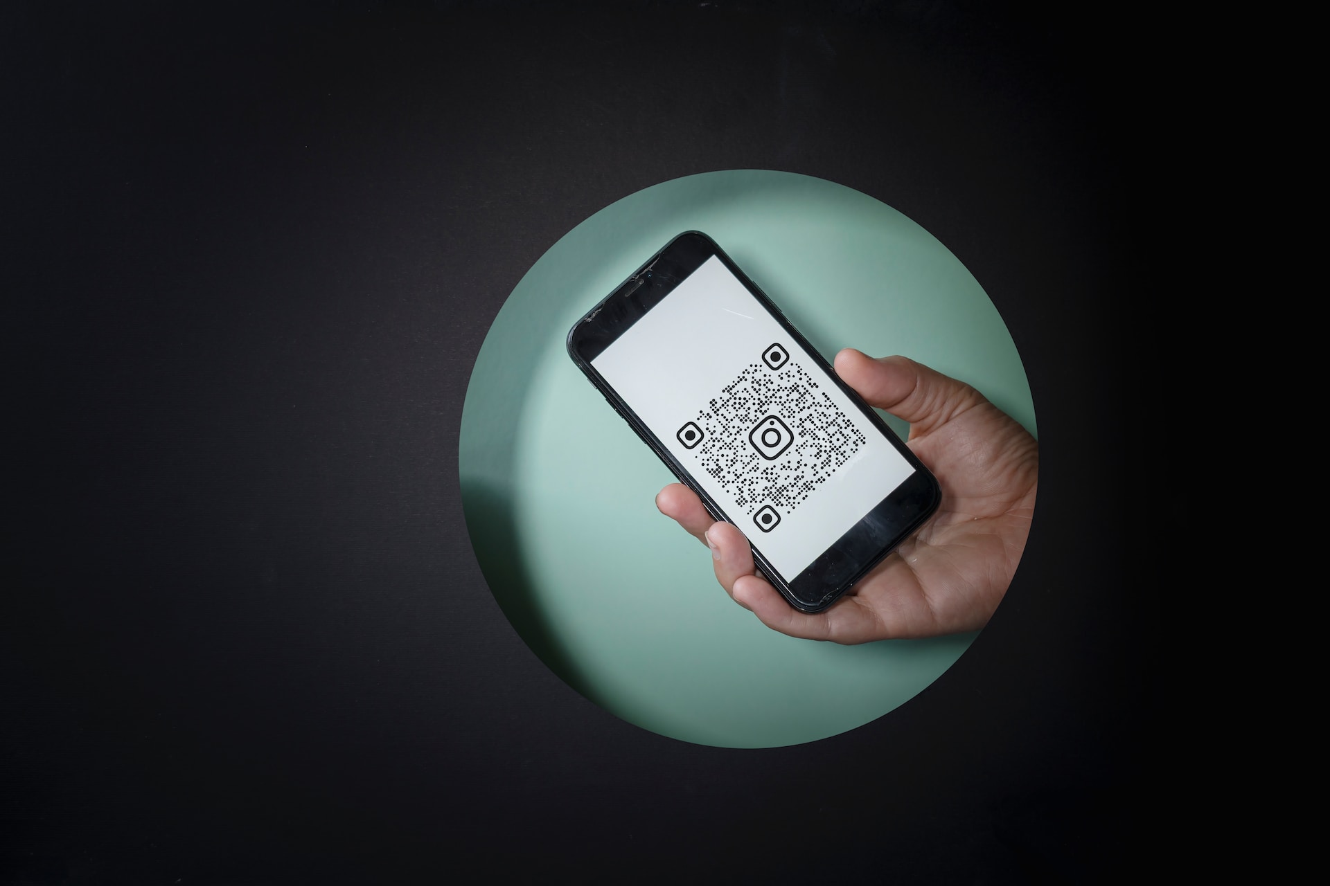 QR Codes and Augmented Reality: A Fusion of Digital Realities